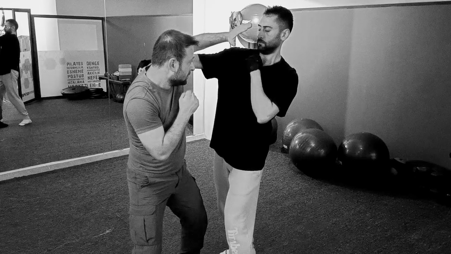 Sivil Krav Maga Grup Dersleri ve Realistik Sokak Savunma Senaryoları izmir emre argunşah